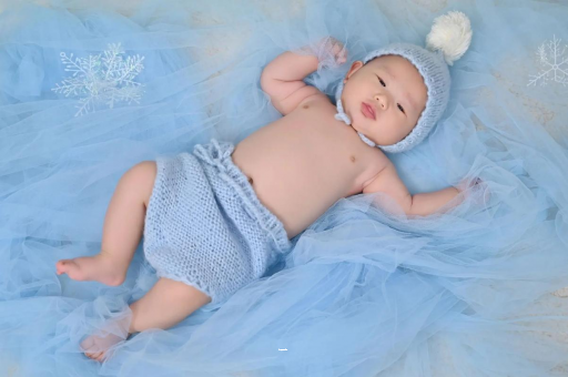 老河口三个月宝宝挠耳朵